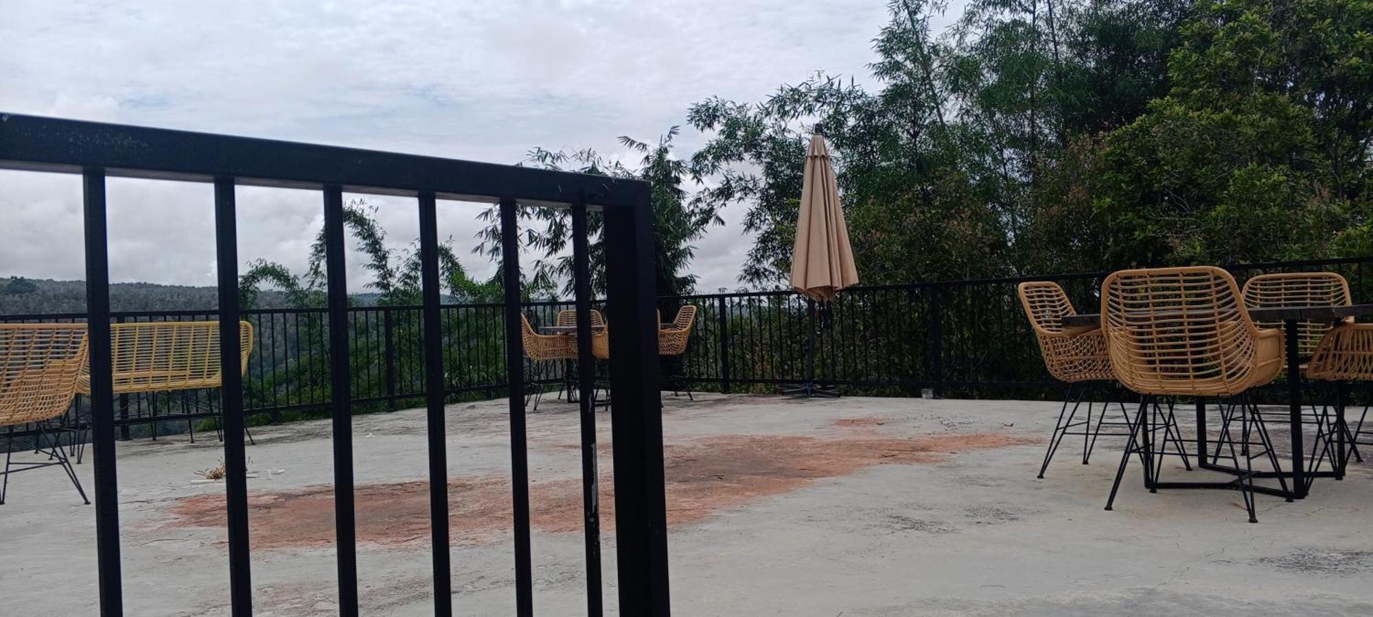 Kraras Munduk Guest House & Donbiyu Rendezvous Restaurant Exterior foto