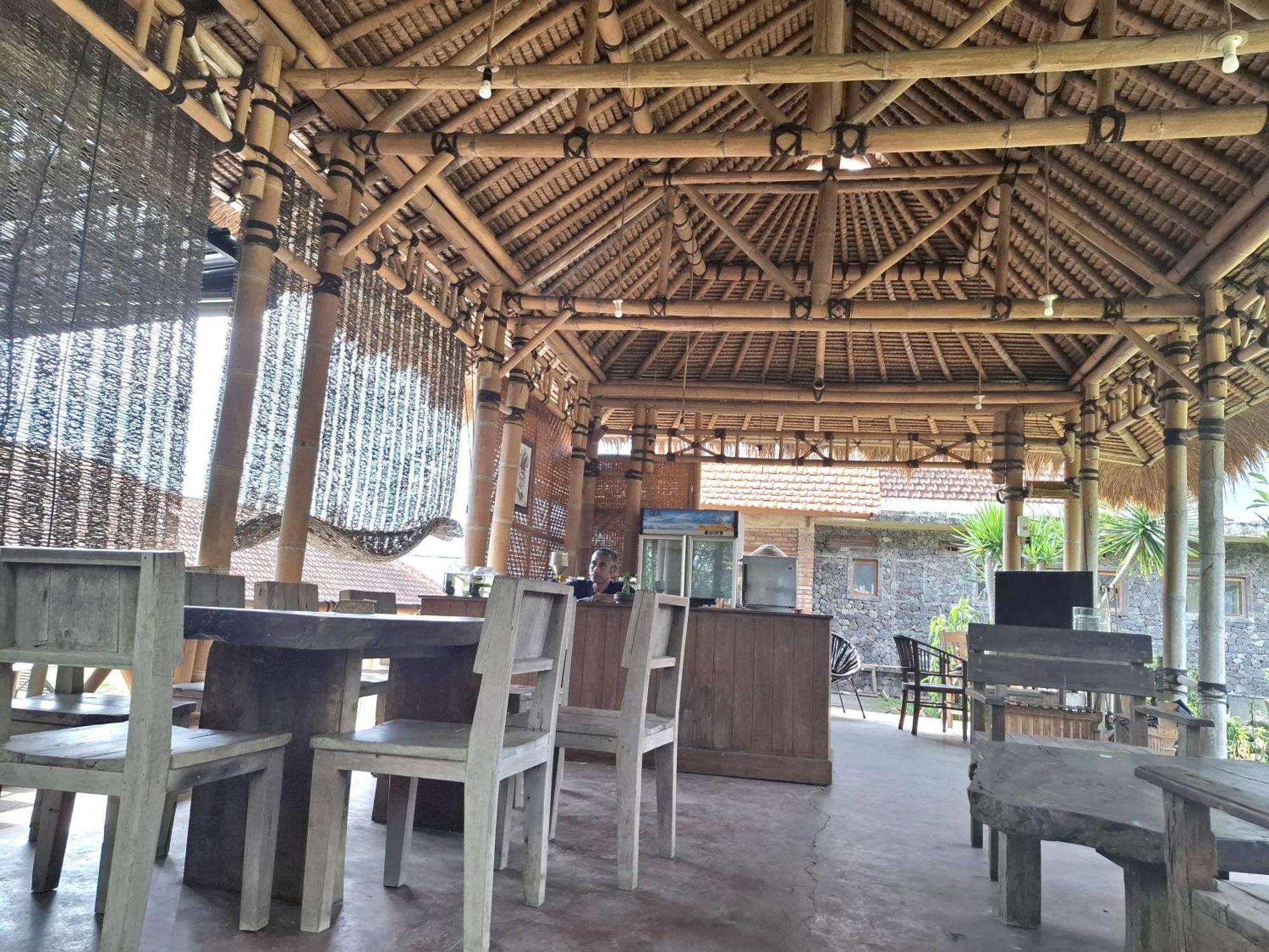 Kraras Munduk Guest House & Donbiyu Rendezvous Restaurant Exterior foto