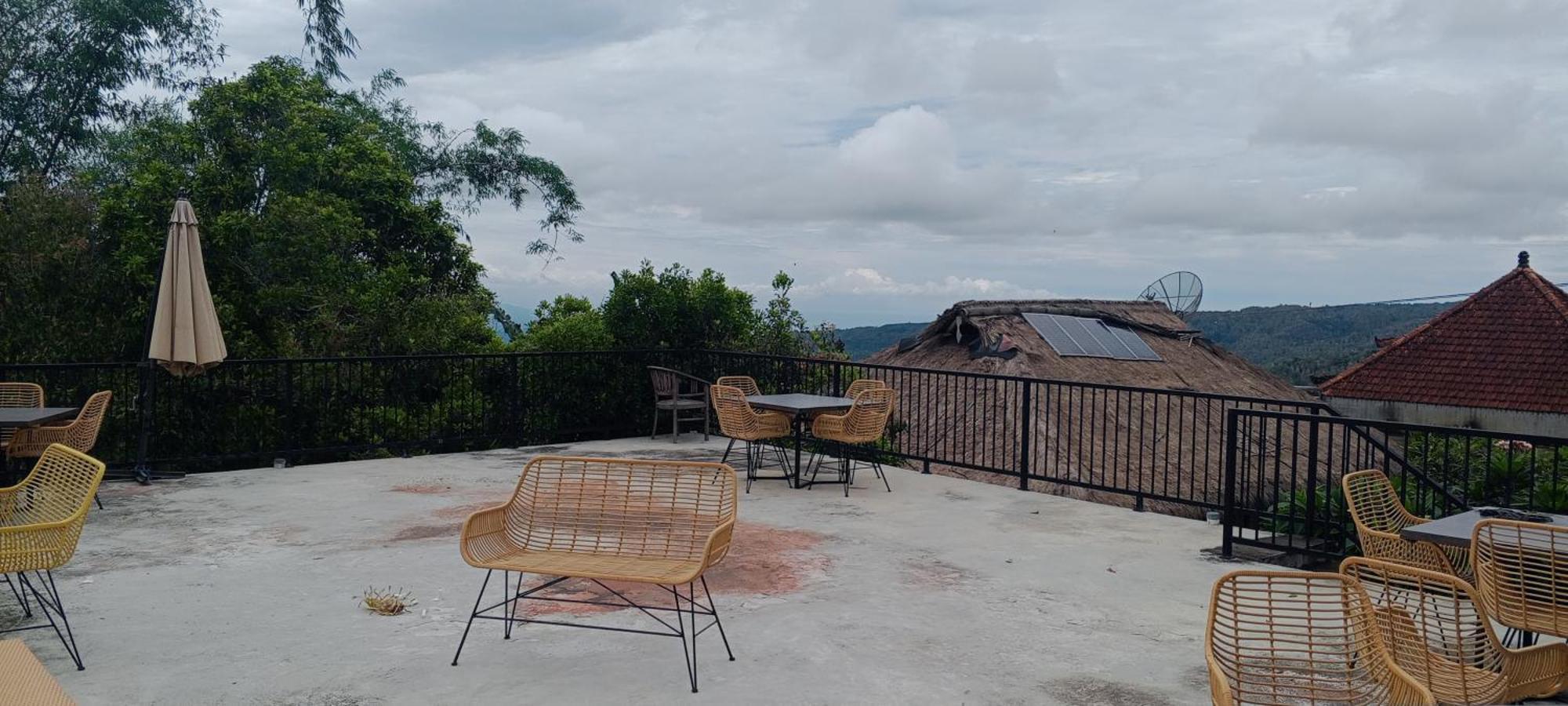 Kraras Munduk Guest House & Donbiyu Rendezvous Restaurant Exterior foto