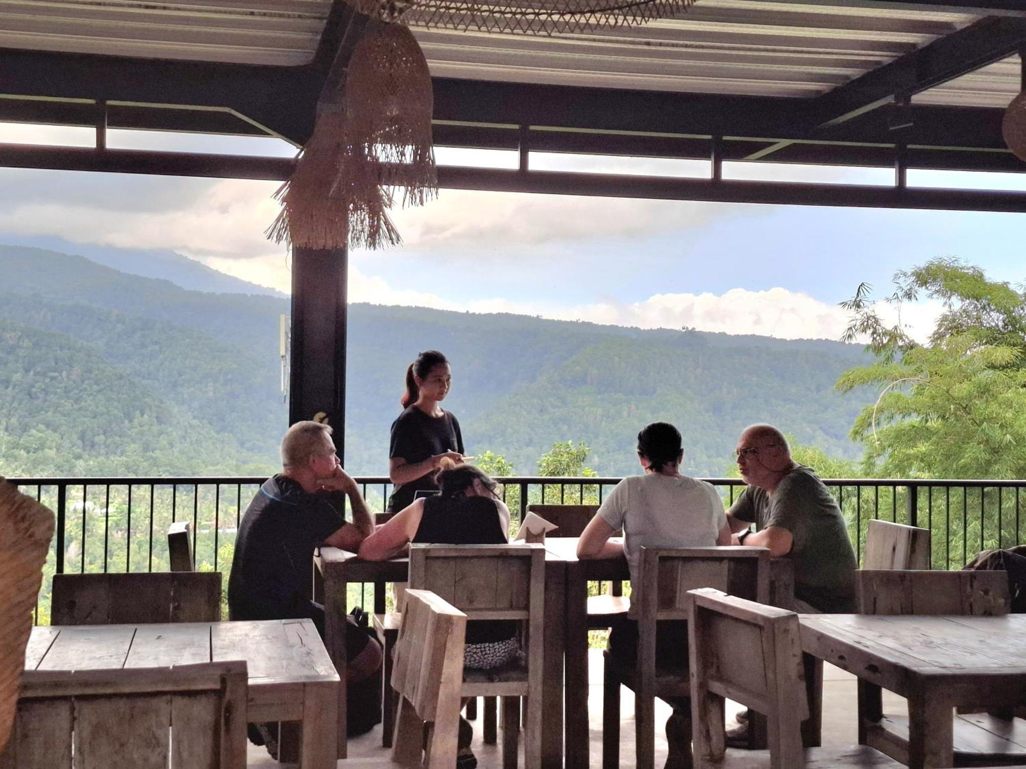Kraras Munduk Guest House & Donbiyu Rendezvous Restaurant Exterior foto