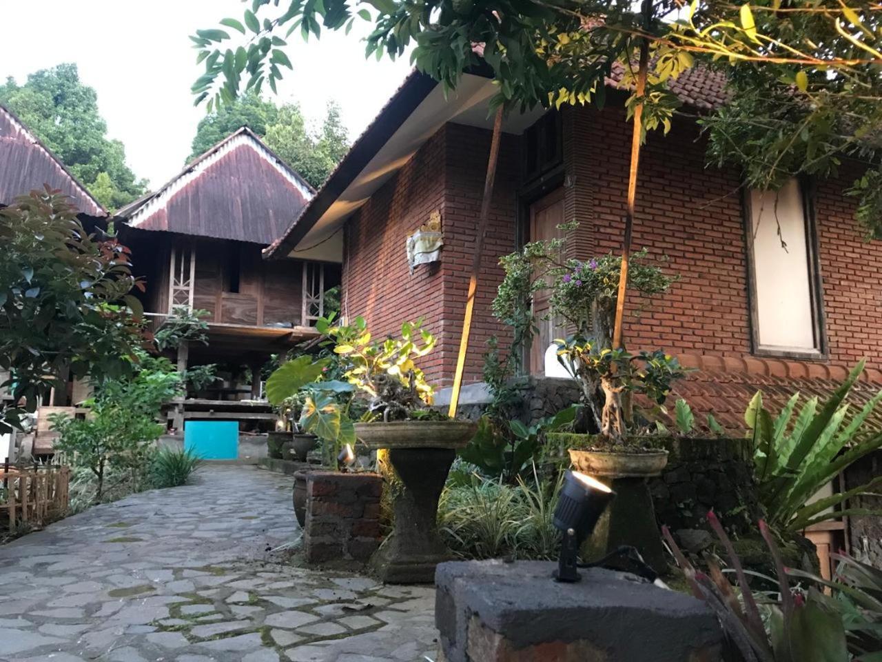 Kraras Munduk Guest House & Donbiyu Rendezvous Restaurant Exterior foto