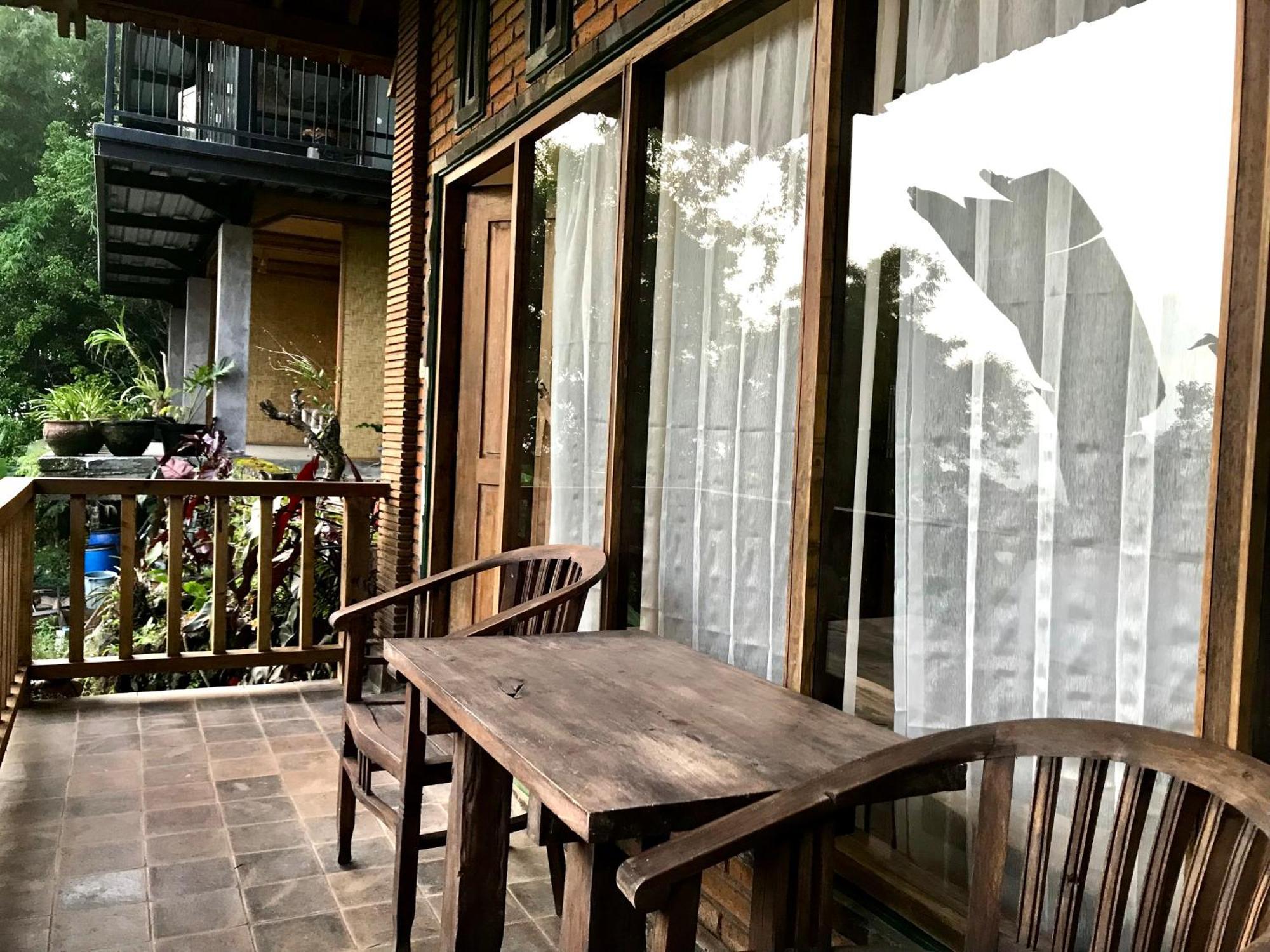 Kraras Munduk Guest House & Donbiyu Rendezvous Restaurant Exterior foto